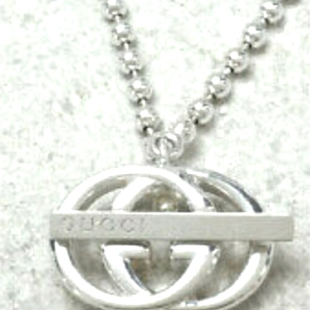 Silver Necklace with Interlocking Design/17 Inches